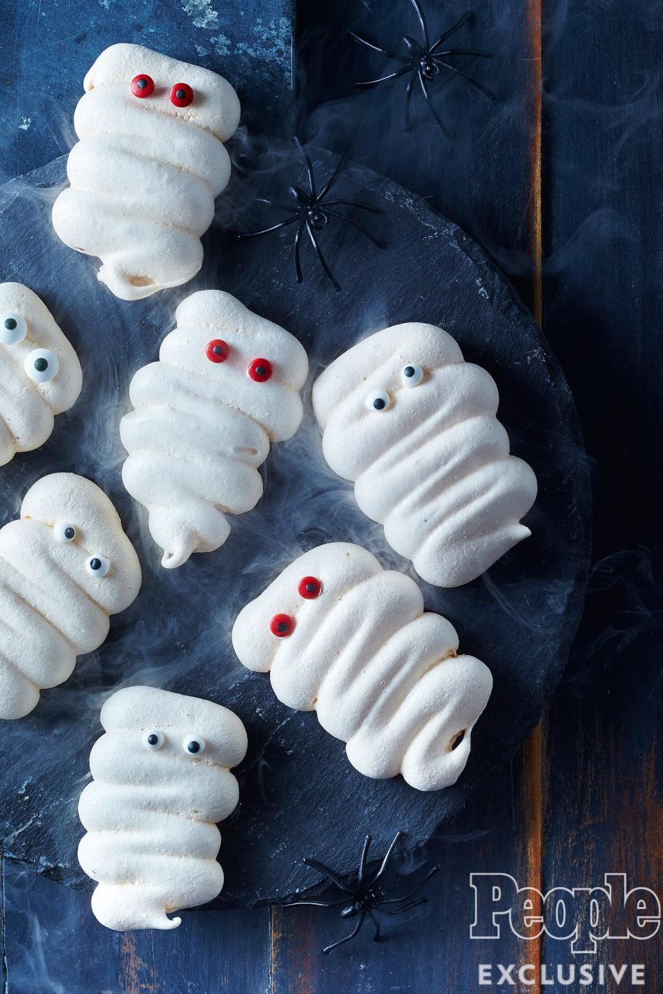 MUMMY MERINGUES