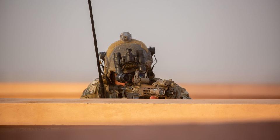US Army Special Forces soldiers conduct fast-rope training in Morocco