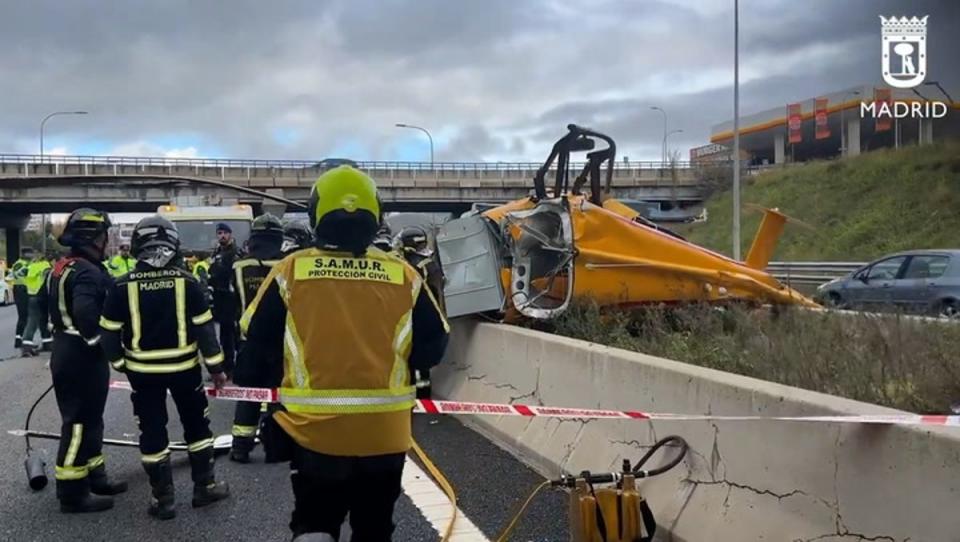 The mangled wreckage is cordoned off by emergency services on the M40 near Madrid (Emergencias Madrid)