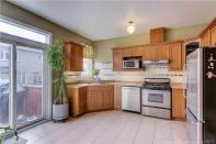 <p><span>33 Starhill Cres., Markham, Ont.</span><br>The kitchen has stainless-steel, energy-efficient appliances, including the stove, fridge, dishwasher, microwave and hood fan.<br>(Photo: Zoocasa) </p>