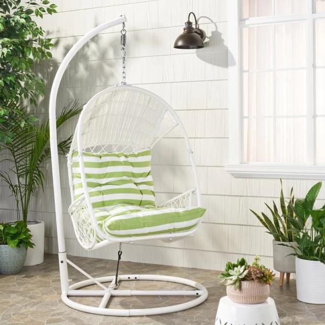 10 Swinging Chairs for Maximum Outdoor Relaxation