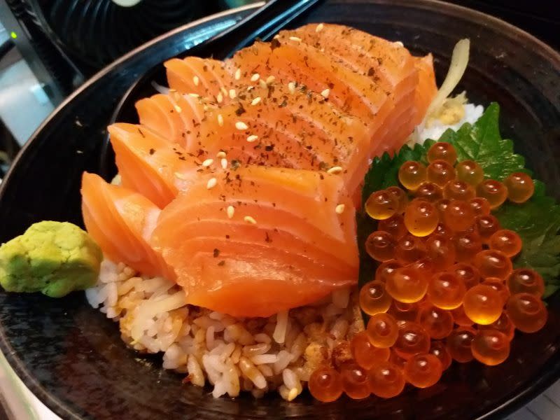 三文魚親子丼