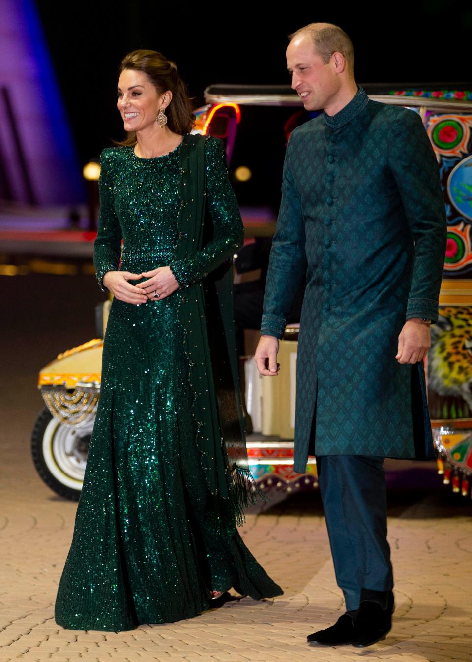 Kate and William matching Pakistan