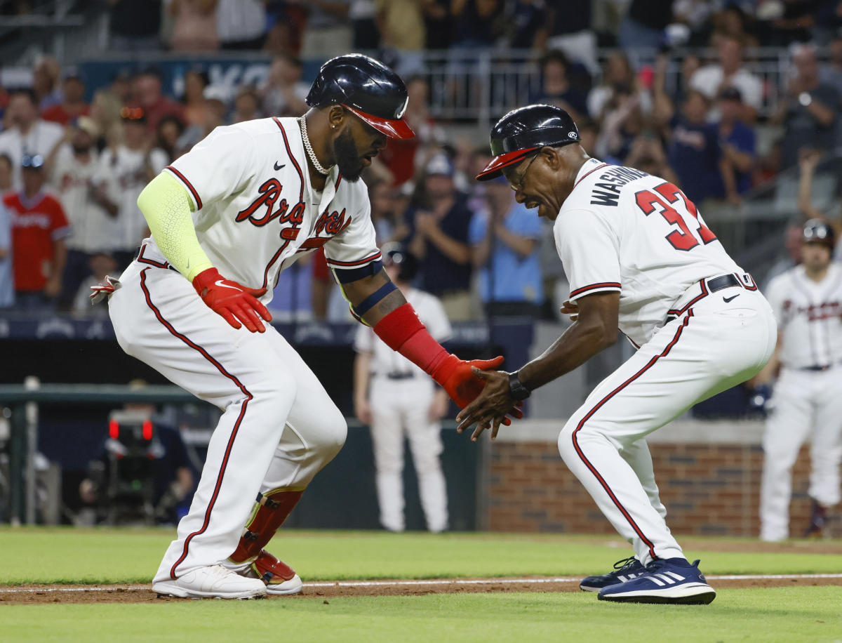 Turner homers, Dodgers stop Braves 4-1 in Freeman's return