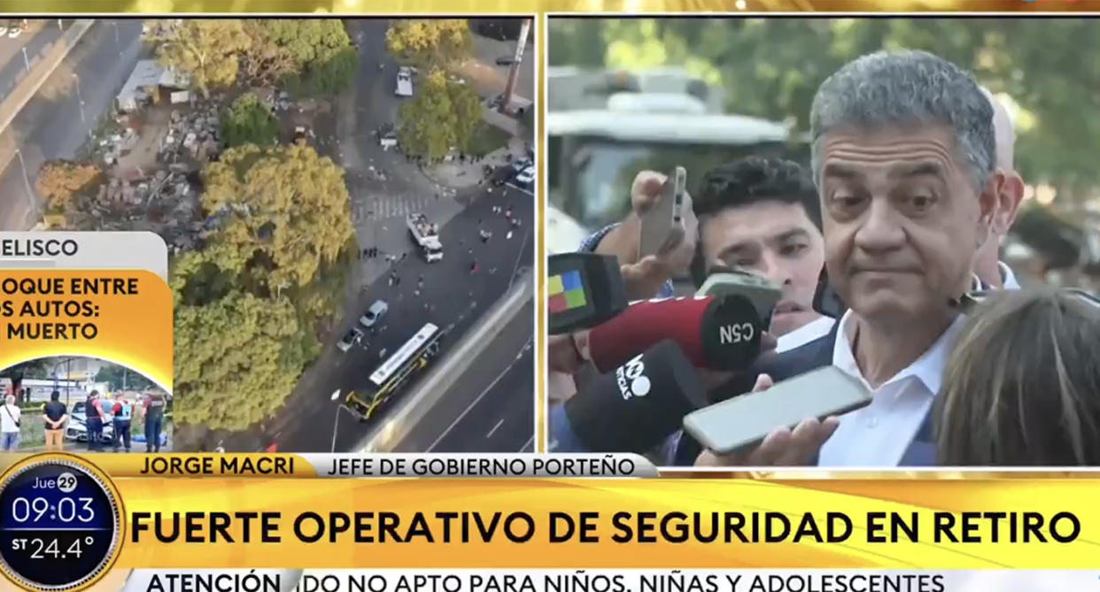 Jorge Macri, alcalde de Buenos Aires, segundos antes de ser interrumpido por los gritos de los reporteros ante la presencia de una rata en plena conferencia en vivo | Captura de video X (Twitter) vía TN - Todo Noticias @todonoticias