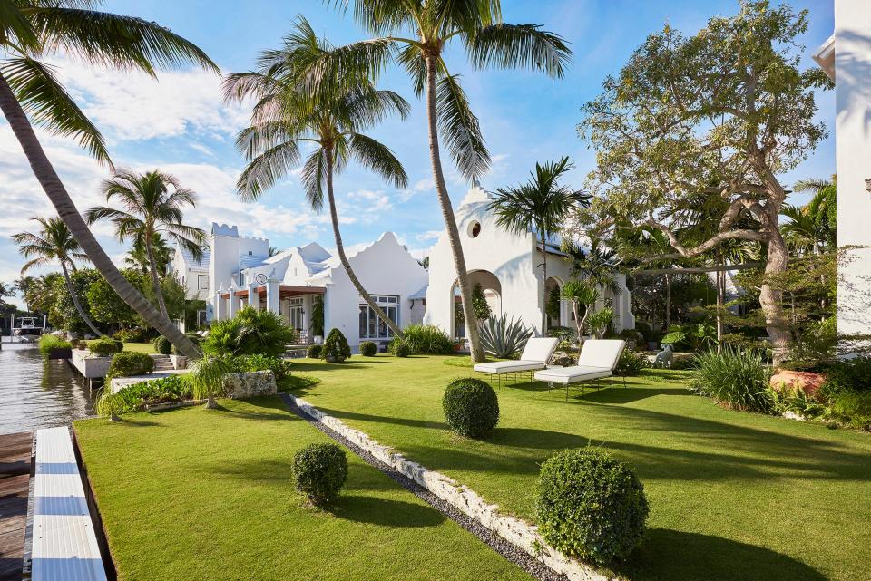 In May 2021, a limited liability company linked to W. Allan and Janie Jones flipped this Bermuda-style lakefront compound at 320 Island Road in Palm Beach for a recorded $41.712 million.  The Joneses has used the same company to buy it in January 2021 for a recorded $26.15 million.
