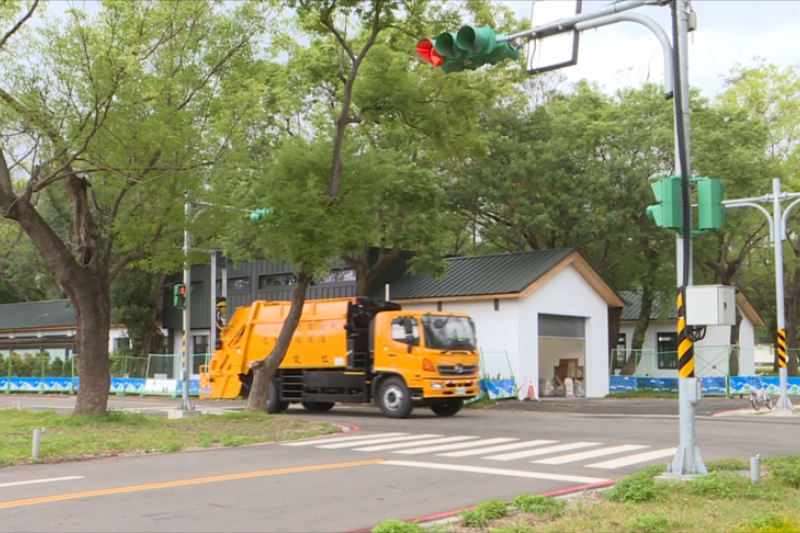 維護環境清運的第一線守護者垃圾車圖風傳媒資料畫面。(圖/風傳媒資料照片)