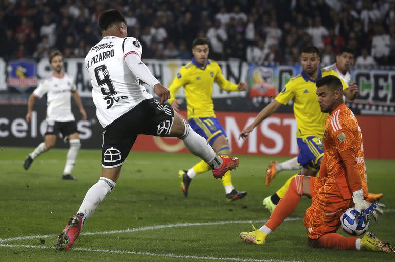 Sergio Romero y una atajada clave para el triunfo de Boca en la cancha de Colo Colo, por la Copa Libertadores 2023