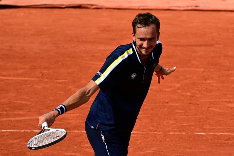 Le Russe Daniil Medvedev face au Chilien Christian Garin au 4e tour de Roland-Garros, le 6 juin 2021 - MARTIN BUREAU © 2019 AFP