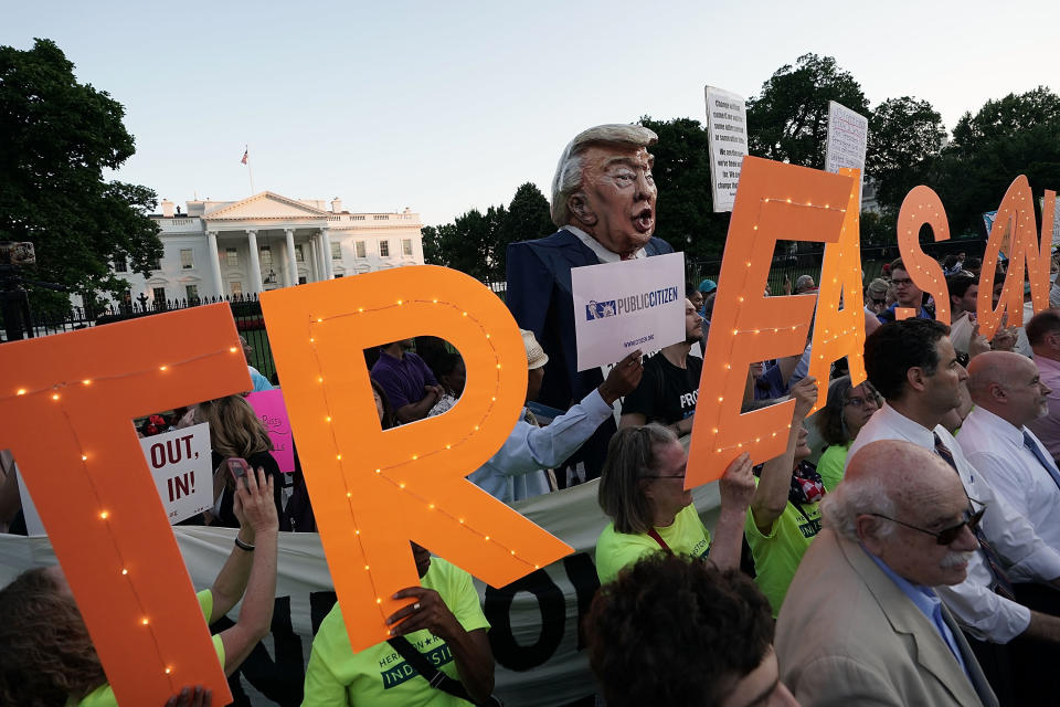 Candlelight vigil in front of White House