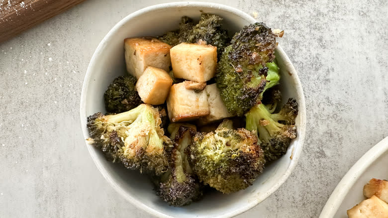 teriyaki tofu bowl, broccoli, rice