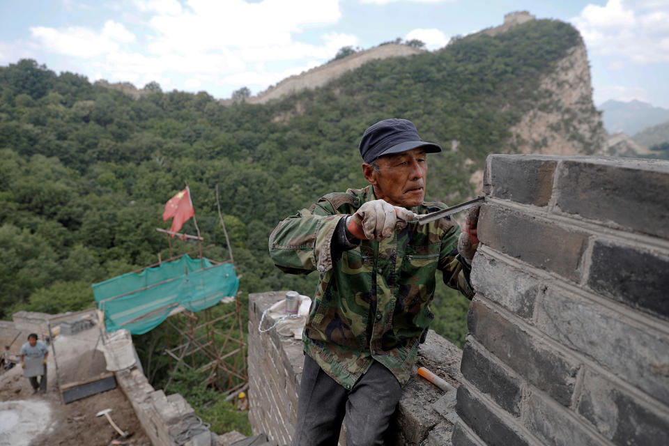 <p>People work on the reconstruction of the Jiankou section of the Great Wall, located in Huairou District, north of Beijing, China, June 7, 2017. (Photo: Damir Sagolj/Reuters) </p>