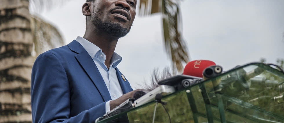 Bobi Wine, dont le mouvement politique s'appelle « People Po­wer » (« pouvoir du peuple »), est devenu une icône de la jeunesse et le principal opposant au président sortant Museveni. 
