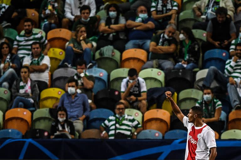 Haller es, junto al holandés Van Basten, el único futbolista en marcar cuatro goles en su debut en la Champions League