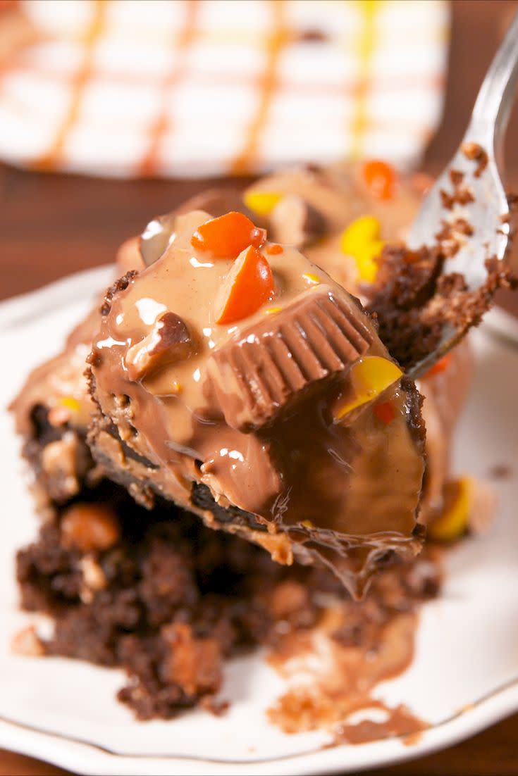 Crock-Pot Reese's Cake