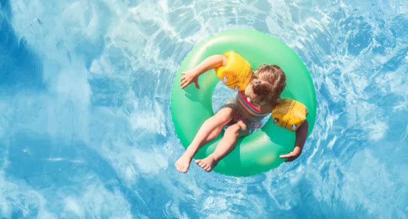 Es ist wichtig, dass Kinder und Eltern die wichtigsten Pool-Regeln kennen. (Bild: Getty Images)
