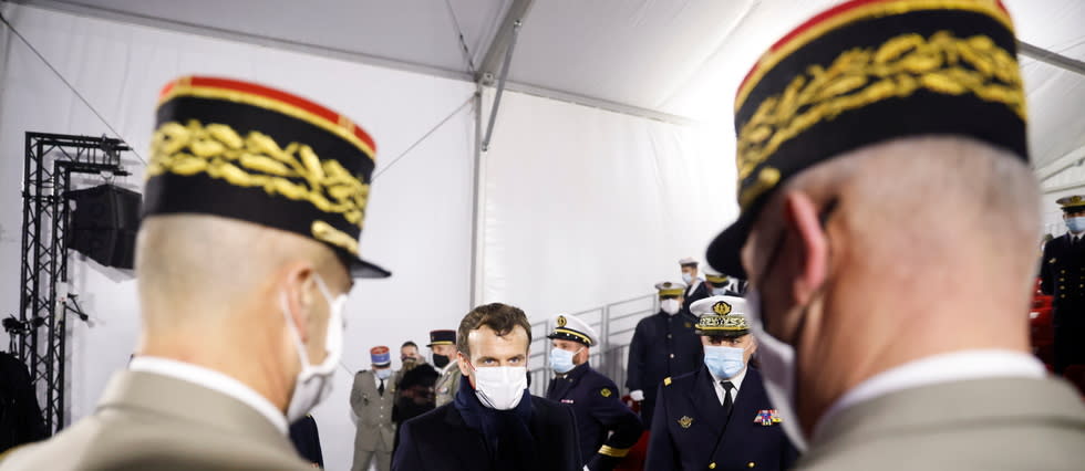 Lors de ses vœux aux armées, le 19 janvier à Brest, Emmanuel Macron a justifié cet « ajustement » par les succès obtenus au Sahel et l'implication plus grande des partenaires européens.
