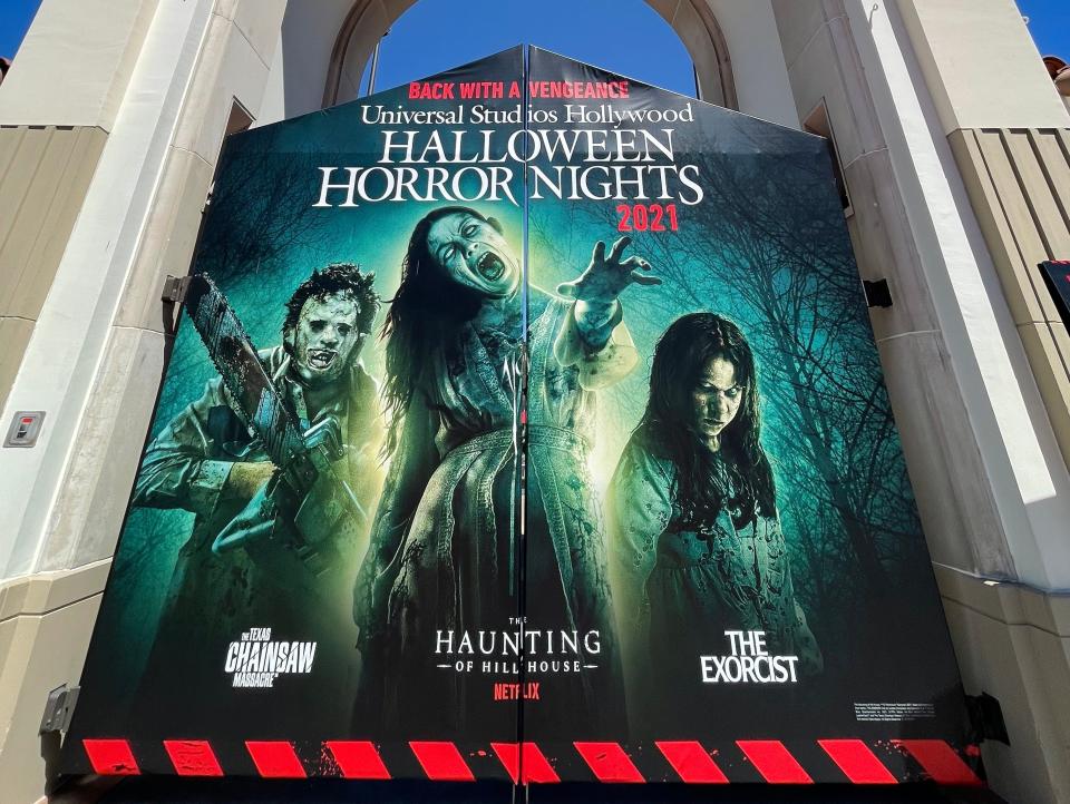 entrance sign at halloween horror nights hollywood