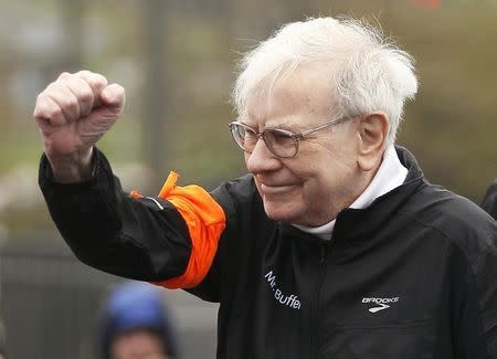 Berkshire Hathaway chairman Warren Buffett gestures at the start of a 5km race sponsored by Brooks Sports Inc., a Berkshire-owned company, in Omaha May 5, 2013, a day after the company's annual meeting. REUTERS/Rick Wilking