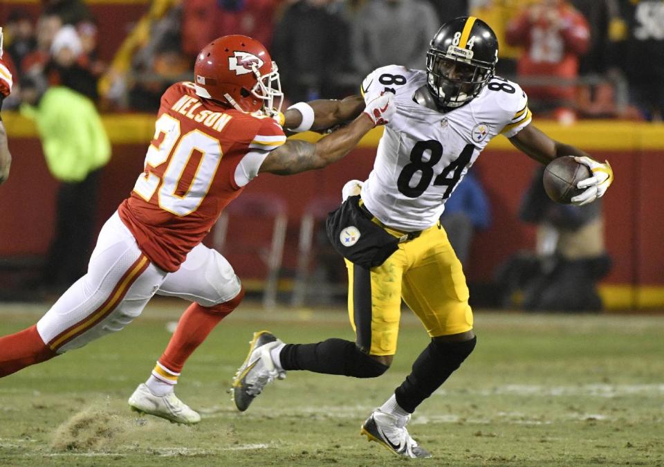 Pittsburgh Steelers wide receiver Antonio Brown (84) breaks a tackle by Kansas City Chiefs cornerback Steven Nelson (20) after making a reception during the first half of an NFL divisional playoff football game Sunday, Jan. 15, 2017, in Kansas City, Mo. (AP Photo/Ed Zurga)