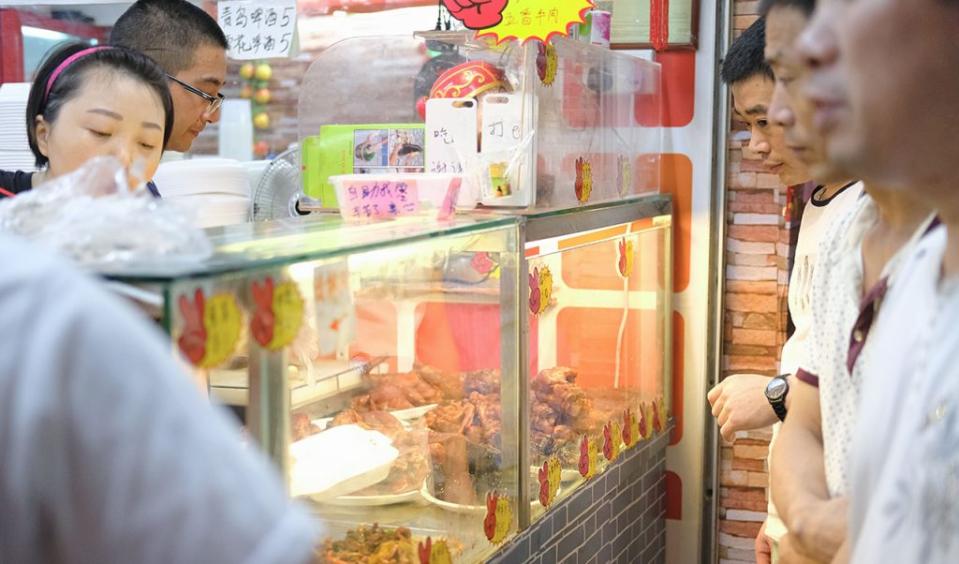 <p>This is as close to mainland China as it gets in Singapore.</p> <p>The post <a rel="nofollow noopener" href="http://ricemedia.co/culture-people-sunday-7-pm-singapores-mini-chongqing-underrated-part-chinatown/" target="_blank" data-ylk="slk:Sunday 7 PM at Singapore’s Mini Chongqing, The Most Underrated Part of Chinatown;elm:context_link;itc:0;sec:content-canvas" class="link ">Sunday 7 PM at Singapore’s Mini Chongqing, The Most Underrated Part of Chinatown</a> appeared first on <a rel="nofollow noopener" href="http://ricemedia.co" target="_blank" data-ylk="slk:RICE;elm:context_link;itc:0;sec:content-canvas" class="link ">RICE</a>.</p>