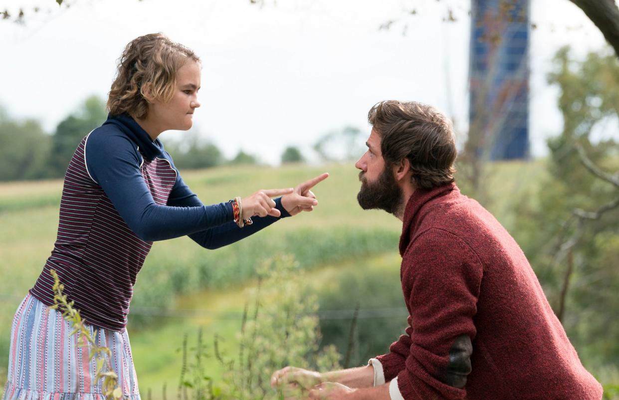 Die gehörlose Schauspielerin Millicent Simmonds an der Seite von Schauspielkollege und Regisseur John Krasinski in “A Quiet Place”. (Bild: Paramount Pictures)