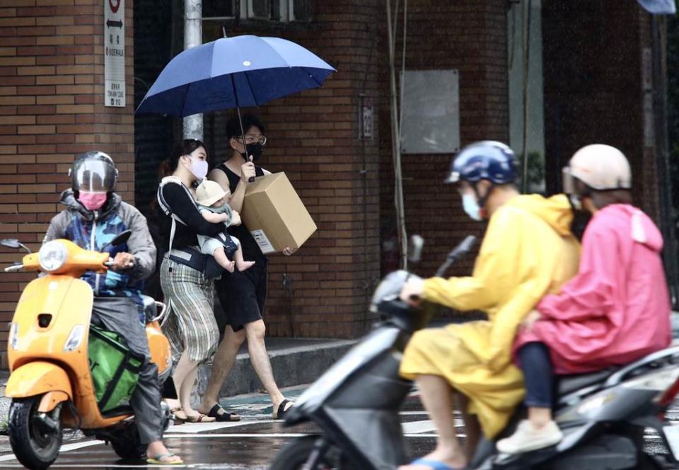 颱風恐發展接近，彭啟明表示周四至周六三天台灣雨勢將加劇。（陳俊吉攝）
