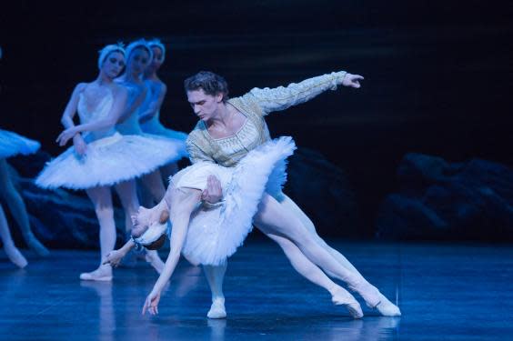 Ivan Vasiliev and Alina Cojocaru in Petipa’s ‘Swan Lake’, performed by the English National Ballet at the London Coliseum in 2015 (ASH)