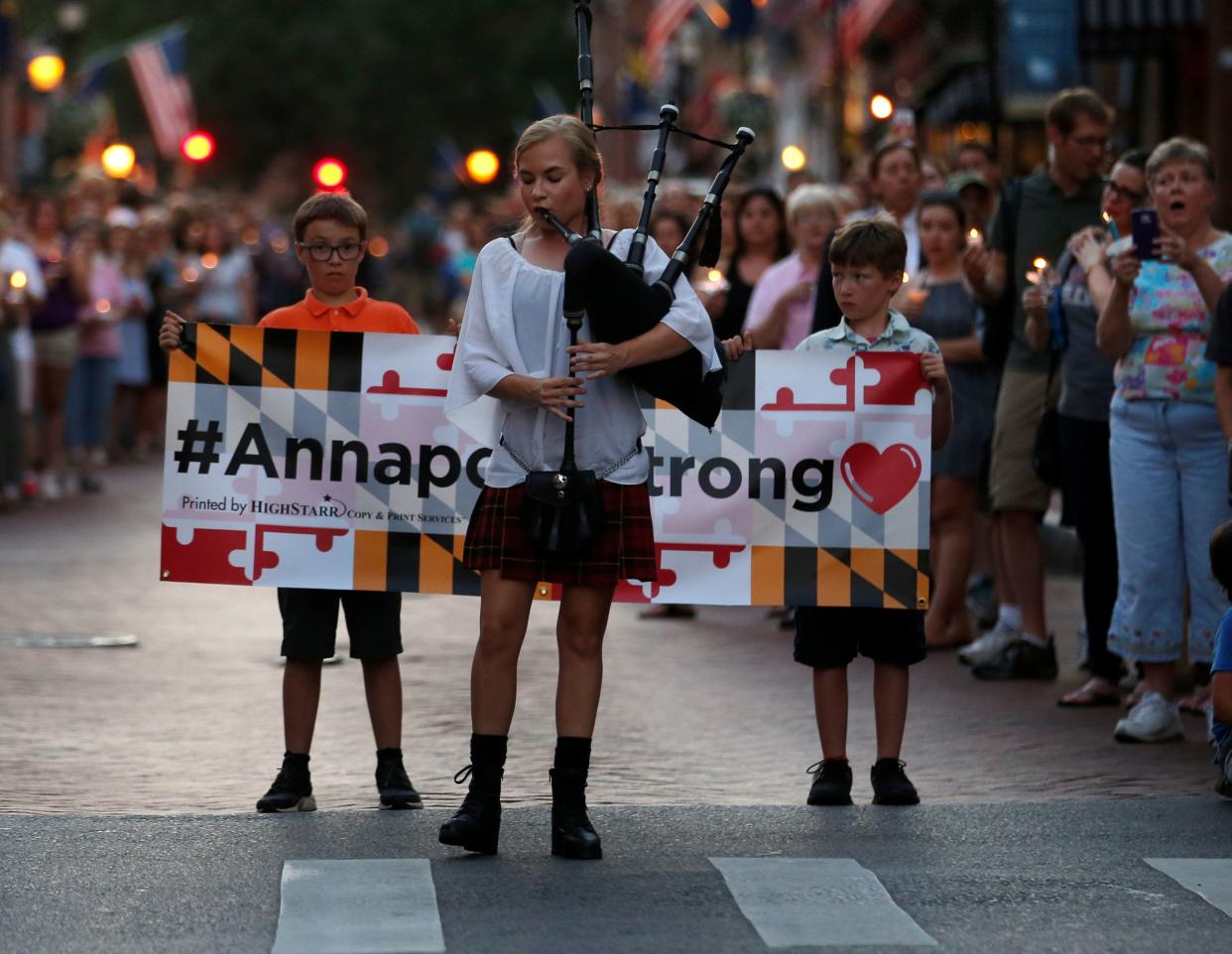 Bagpiper plays "Amazing Grace" at Annapolis march and vigil for victims of the shooting Thursday at the Capital Gazette. (Photo: Reuters/ Leah Millis)