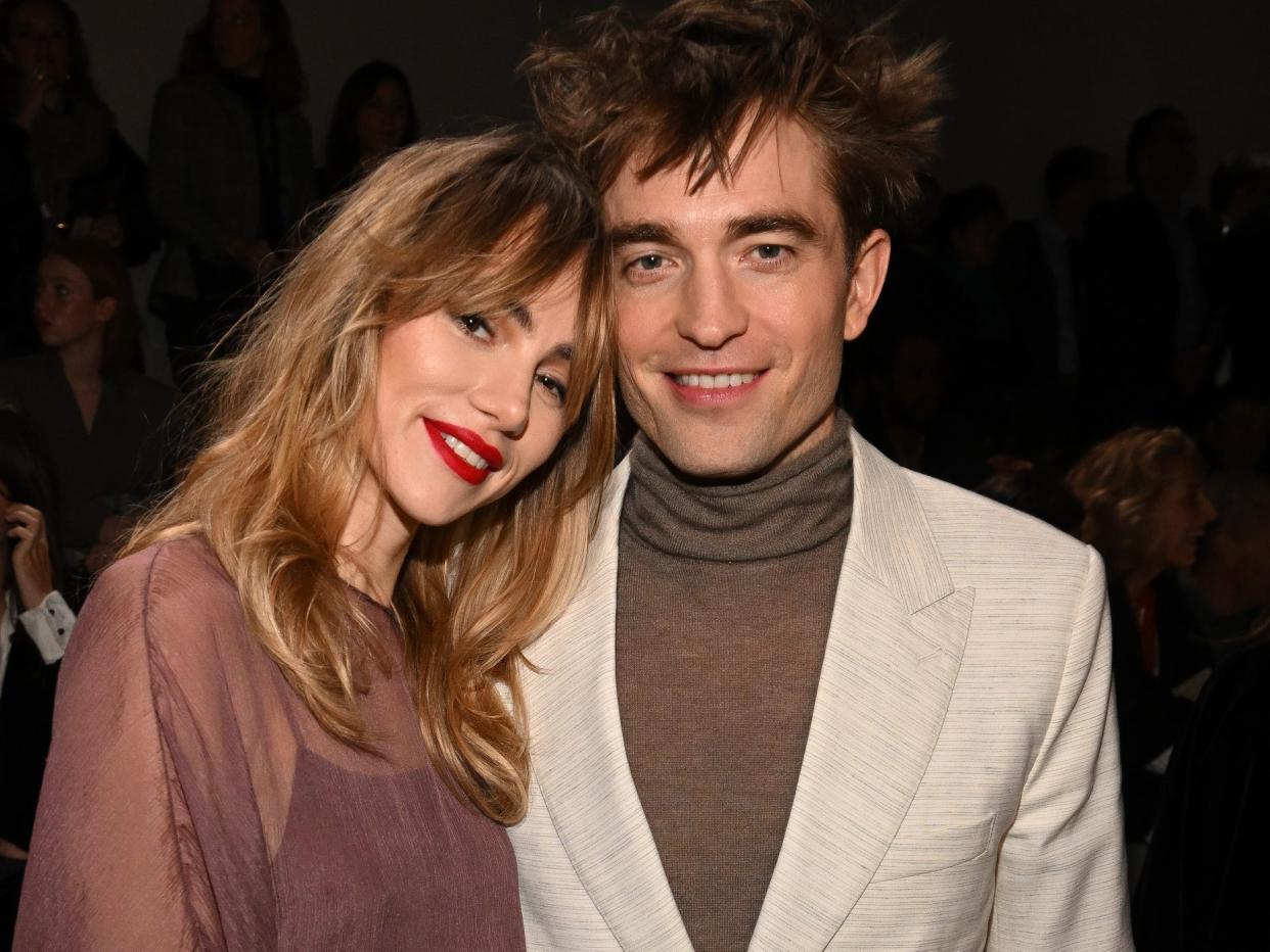 Suki Waterhouse and Robert Pattinson attend the Dior Fall 2023 Menswear Show on December 03, 2022 in Giza, Egypt.