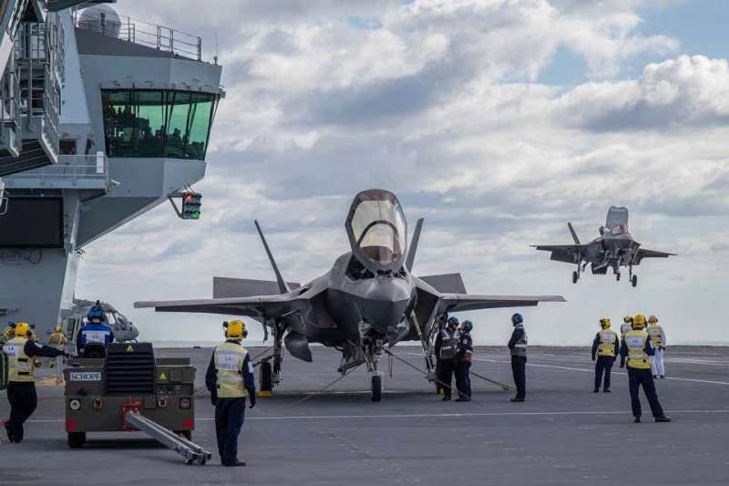 美軍的F-35B戰機去年在英軍「伊莉莎白女王號」航母上進行起降演練。（英國皇家海軍）