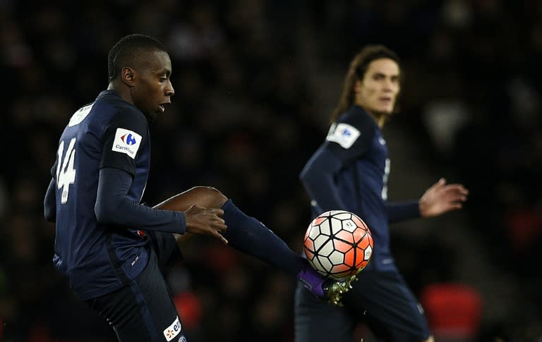 Paris Saint-Germain's Blaise Matuidi (L) lines up a shot during the match against Lyon on February 10, 2016 in Paris