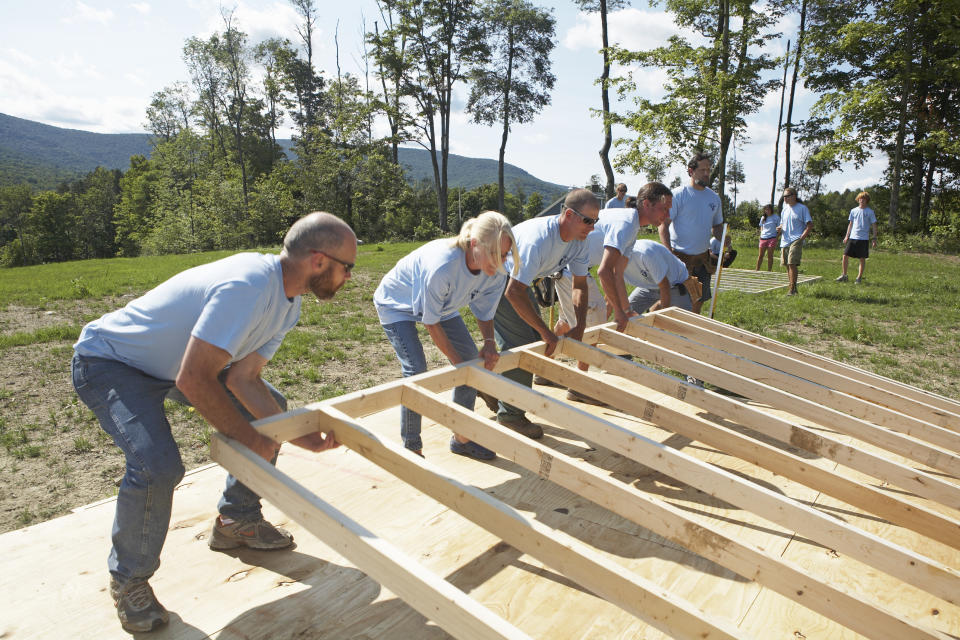 Results of a Harvard T.H. Chan School of Public Health study show that volunteerism among older adults doesn't just strengthen communities, but enriches lives by strengthening bonds to others and helping people feel a sense of purpose and well-being. ( Photo Credit: Getty Creative)