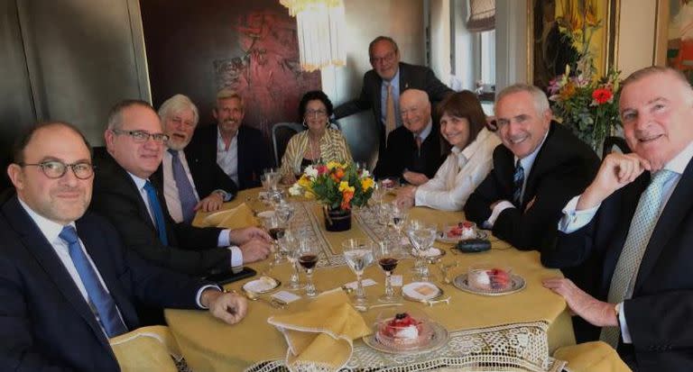 Los embajadores Marc Stanley y Eyal Sela junto con Patricia Bullrich y Rogelio Frigerio, entre otros