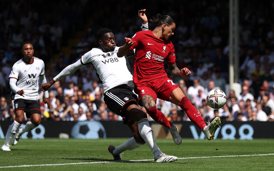 LONDON, ENGLAND - AUGUST 06: Darwin Nunez of Liverpool flicks the ball to score their teams first goal during the Premier League match between Fulham FC and Liverpool FC at Craven Cottage on August 06, 2022 in London, England. (Photo by Julian Finney/Getty Images)