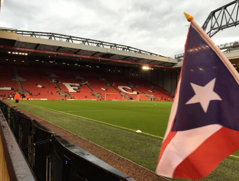 Foto de la visita del Official Liverpool Supporters Club de Puerto Rico al Anfield Stadium en 2016. Foto: <a href="https://www.facebook.com/lfcpuertorico/" rel="nofollow noopener" target="_blank" data-ylk="slk:Facebook: LFC Puerto Rico – OLSC;elm:context_link;itc:0;sec:content-canvas" class="link ">Facebook: LFC Puerto Rico – OLSC</a>