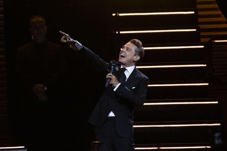 Luis Miguel durante su primer show en el Movistar Arena