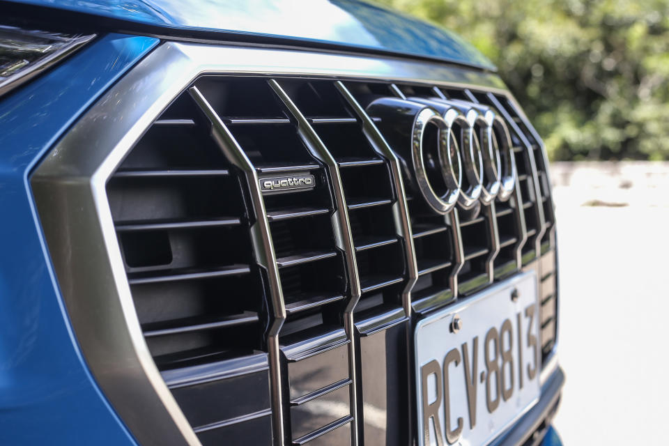 水箱罩內的 quattro 字樣，是許多 Audi 迷一定要的招牌。