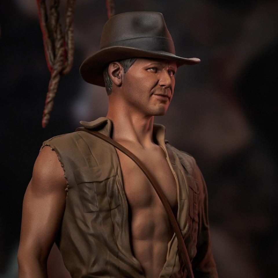 Indiana Jones the Temple of Doom Gentle Giant statue face and torso view