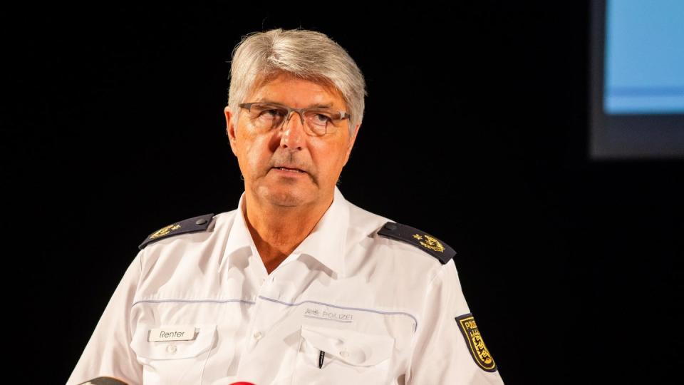 Reinhard Renter, Polizeipräsident von Offenburg, während einer Pressekonferenz zur Festnahme des Flüchtigen.