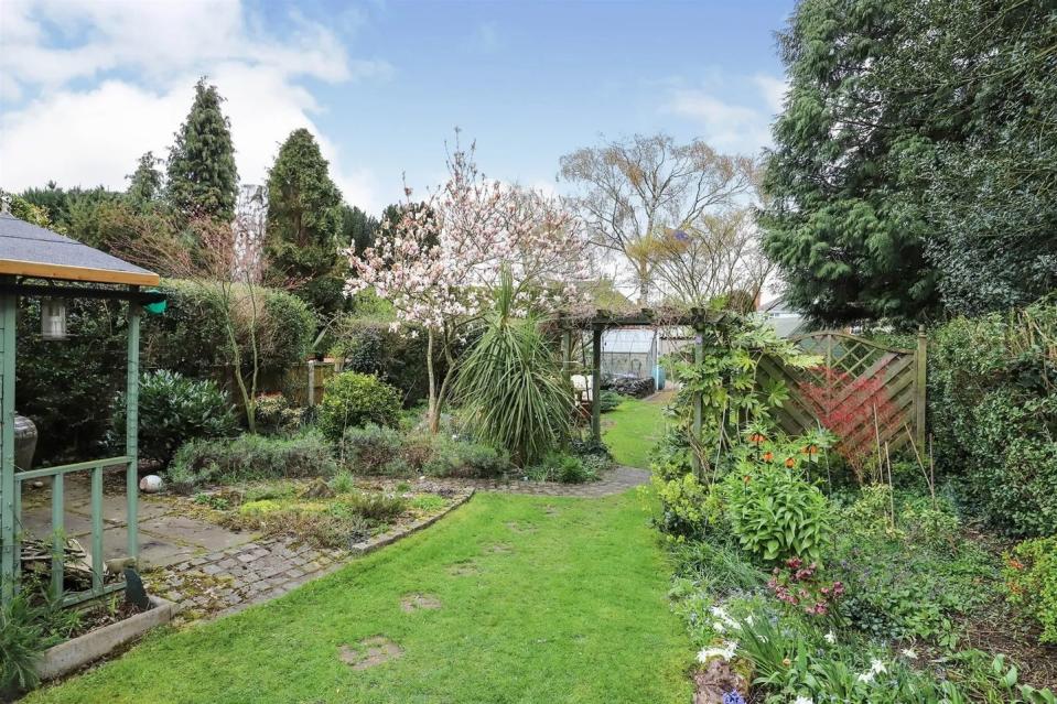 <p>The garden is rather satisfying here, thanks to hedged borders, veg patches, <a href="https://www.housebeautiful.com/uk/garden/plants/a35429353/how-to-dry-flowers/" rel="nofollow noopener" target="_blank" data-ylk="slk:flower;elm:context_link;itc:0;sec:content-canvas" class="link ">flower</a> beds, a pond, and pristine lawns. It's the perfect spot for hunkering down after a long day. </p>