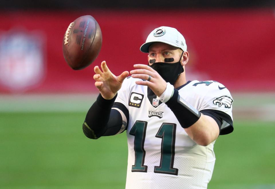 Carson Wentz warms up as the Philadelphia Eagles prepare for a game against the Arizona Cardinals Dec 20, 2020.