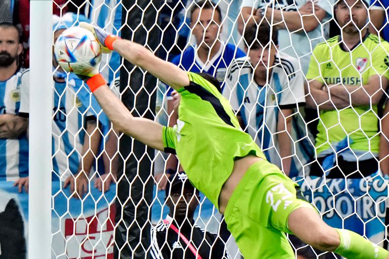 Emiliano Martinez goalkeeper of Argentina and Aston Villa makes a save during the FIFA World Cup Qatar 2022 Group C match between Argentina and Mexico at Lusail Stadium on November 26, 2022 in Lusail City, Qatar. (Photo by Jose Breton/Pics Action/NurPhoto via Getty Images)