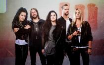 Für ihre Karriere bei Evanescence brach Amy Lee (Mitte) einst ihr Studium der "Musiktheorie und Komposition" ab. Die Musiker sind privat weitaus weniger melancholisch, als es ihre Musik vermuten lässt. "Wenn jemand mal einen Tag mit uns abhängen würde, würde er wohl feststellen, dass wir ziemlich albern, erstaunlich normal und ausgeglichen sind", sagte Lee über ihre Band. (Bild: P. R. Brown)