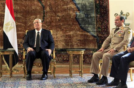 Egypt's interim President Adly Mansour (L) and Army Chief General Abdel Fattah al-Sisi attend a meeting with Russia's Defence Minister Sergei Shoigu and Foreign Minister Sergei Lavrov (not pictured) at El-Thadiya presidential palace in Cairo, November 14, 2013. REUTERS/Amr Abdallah Dalsh