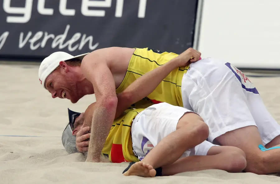 Zuvor war dies lediglich Julius Brink und Jonas Reckermann 2009 gelungen. Drei Jahre später werden beide als erste Europäer auch noch Olympiasieger und sorgen dafür, dass Beachvolleyball auch in der breiten Masse der Gesellschaft immer beliebter wird