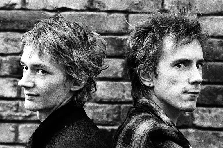 Lydon con el guitarrista Keith Levene, que abandonó el grupo en 1982. "Jamás me sentí bien perdiendo a un miembro", dice. "Pero fueron situaciones que generaban todo tipo de choques de egos."