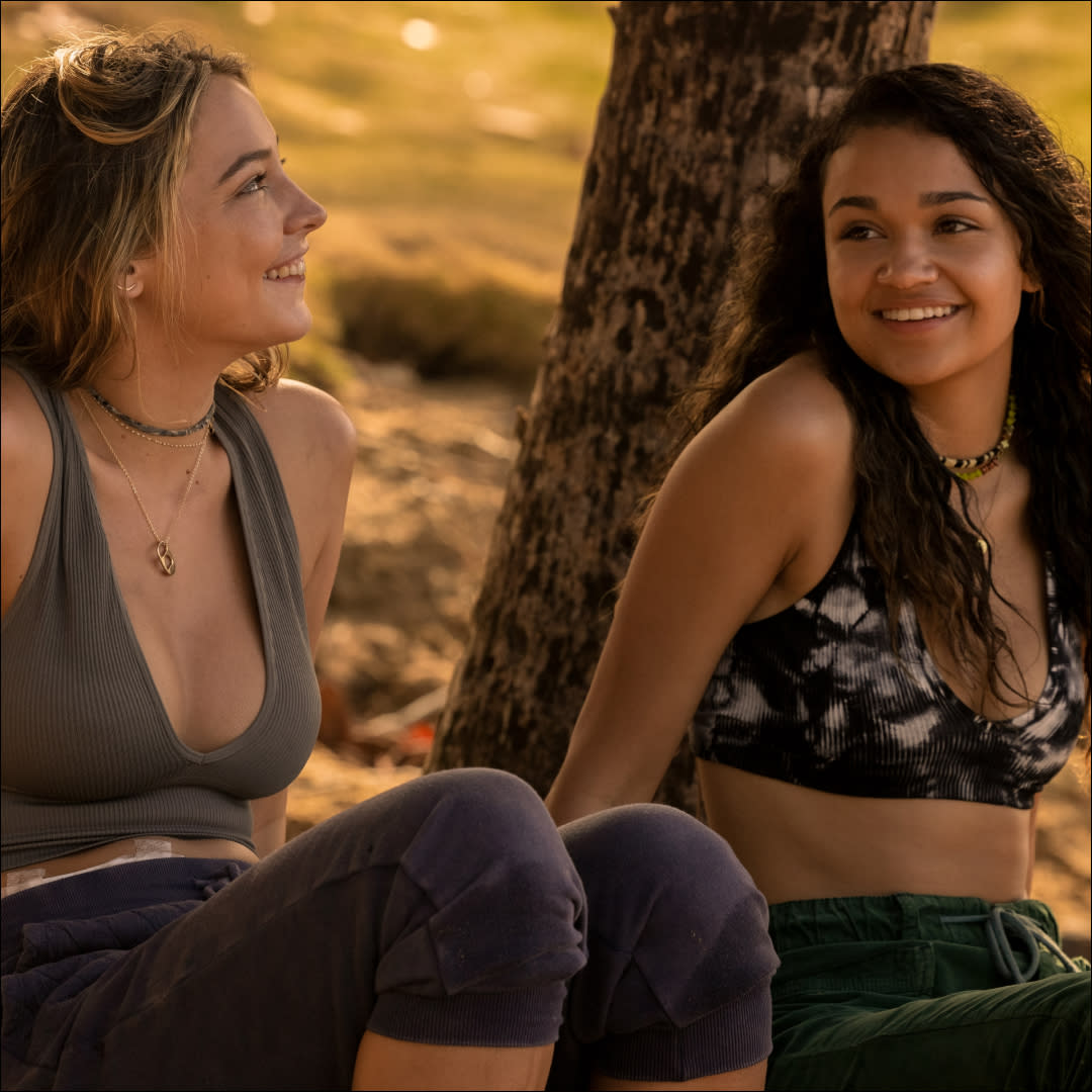  Madelyn cline and Madison Bailey in outer banks season 3 netflix 