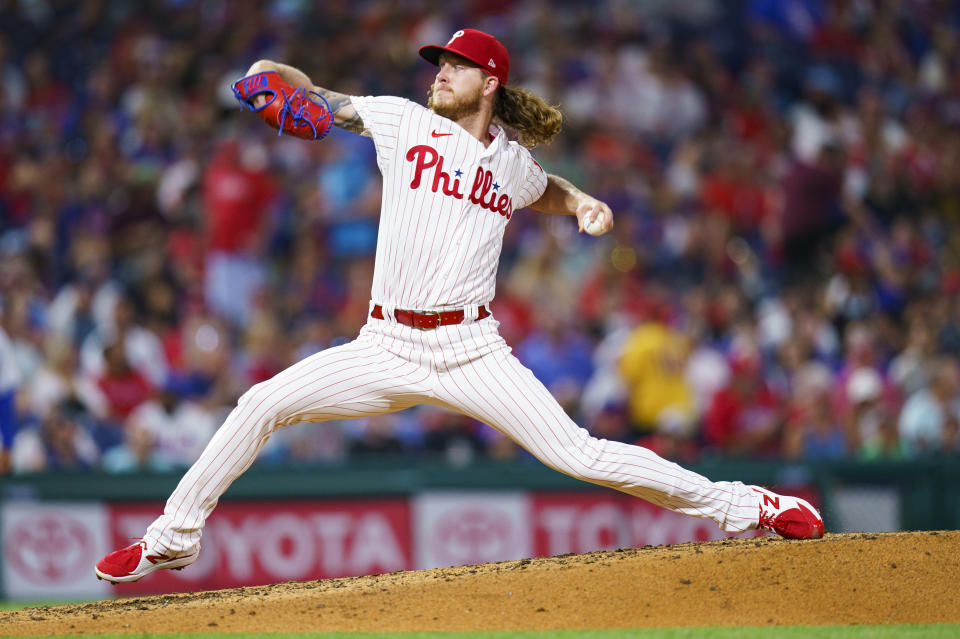 Bailey Falter, abridor de los Filis de Filadelfia, lanza en el segundo juego de una doble cartelera ante los Mets de Nueva York, el sábado 20 de agosto de 2022 (AP Foto/Chris Szagola)