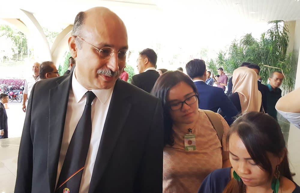 Advocates Association of Sarawak (AAS) president Ranbir Singh Sangha speaks to reporters in Kuching June 11, 2018. — Picture by Sulok Tawie